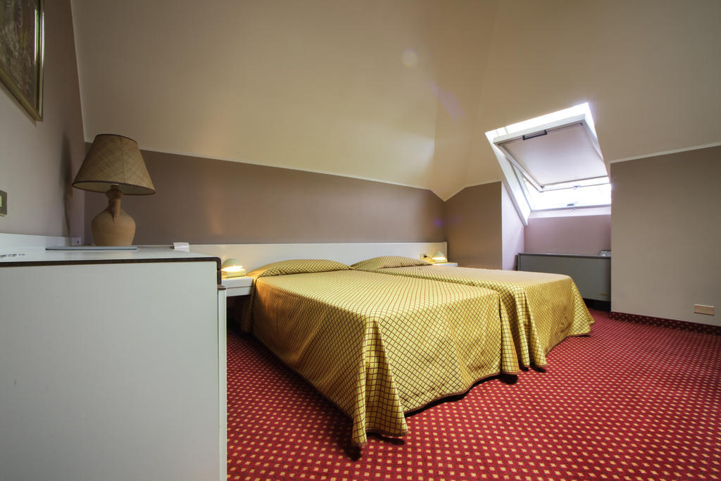 Hotel I Diamanti Garlasco Cameră foto