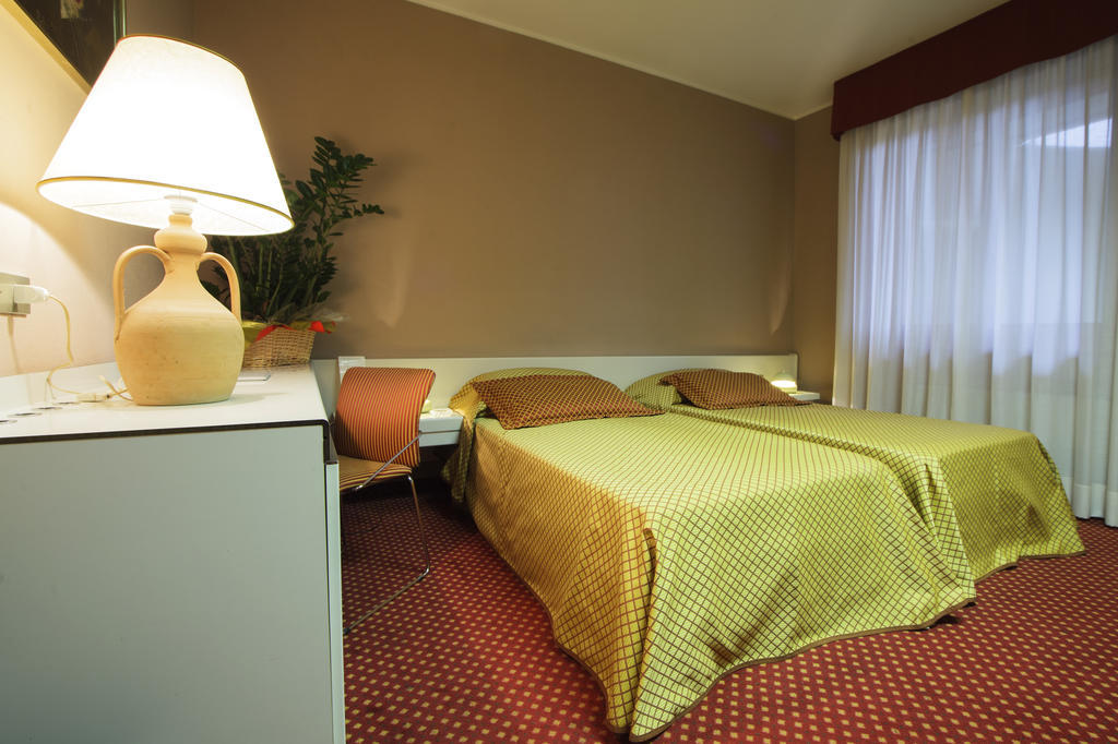 Hotel I Diamanti Garlasco Cameră foto