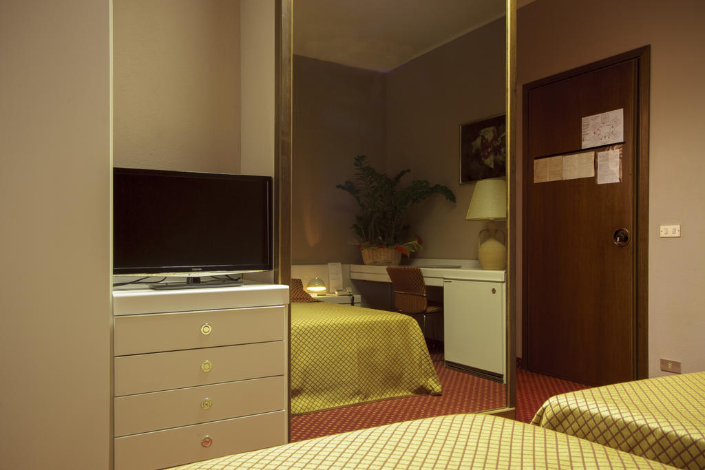 Hotel I Diamanti Garlasco Cameră foto