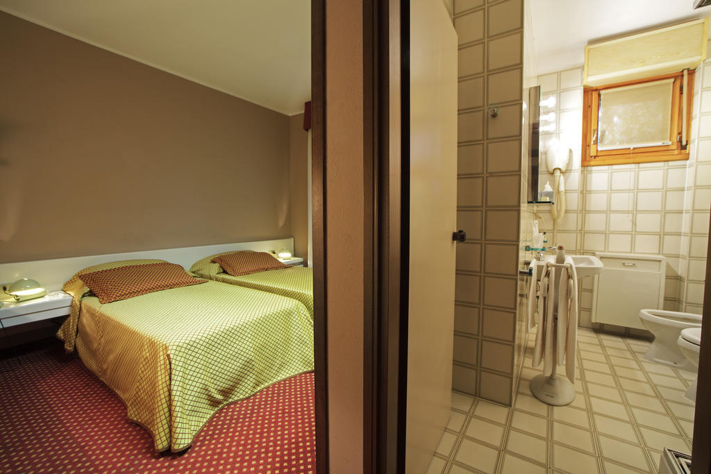 Hotel I Diamanti Garlasco Cameră foto